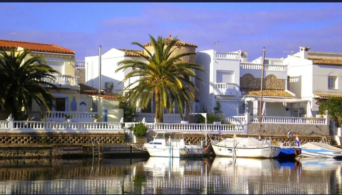 Lägenhet Apartamento En Frente Al Mar De Empuriabrava